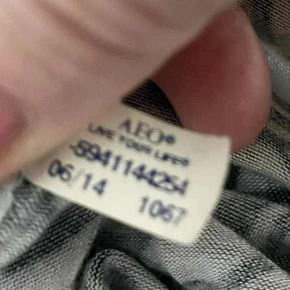 AEO black gray‎ print crop top - Picture 3 of 5